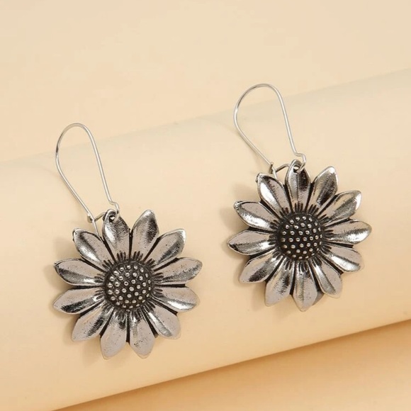 🌻 Awesome Rustic Style Floral Flower Sunflower Hoop Earrings 🌻 - Picture 1 of 4